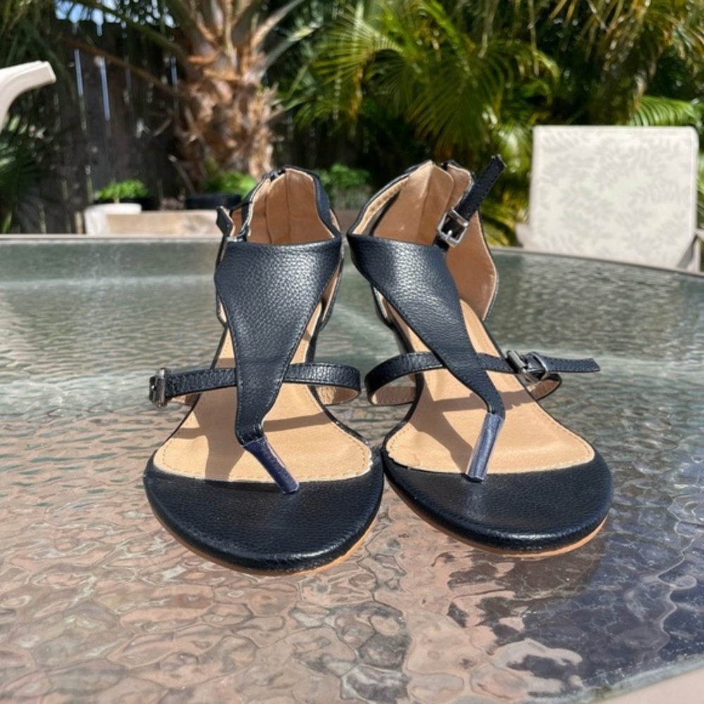 Catherine Malandrino Black Rena Leather T Strap Sandal